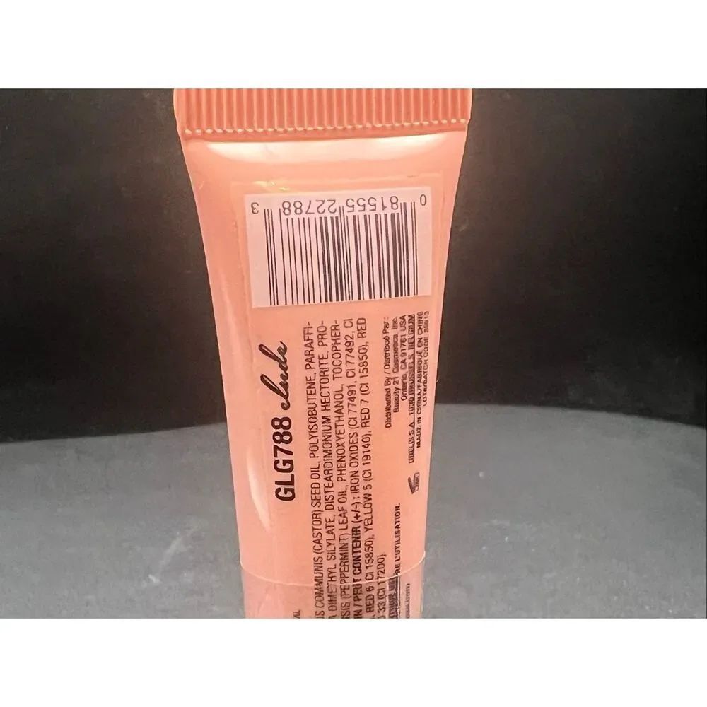 LA Girl Glazed Lip Paint Super Intense Extra Glossy Finish in Elude (GLG788) - Picture 3 of 3